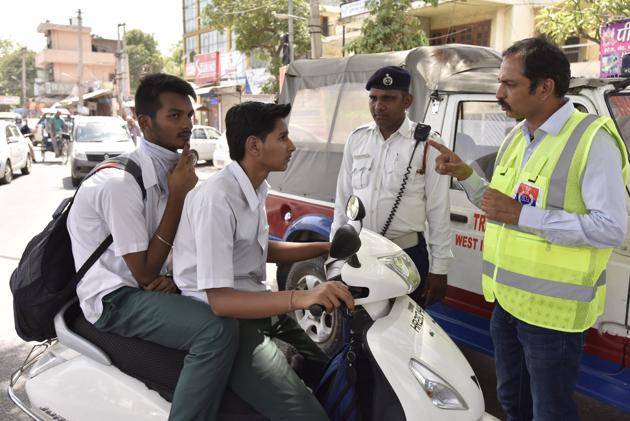 As part of this drive, anyone below the age which is deemed permissible for obtaining a learner’s licence found driving would be penalised and spot fines would be issued to school students. The parents of students have also been asked to cooperate to make the drive against underage driving a success.(Sanjeev Verma/HT FILE PHOTO)
