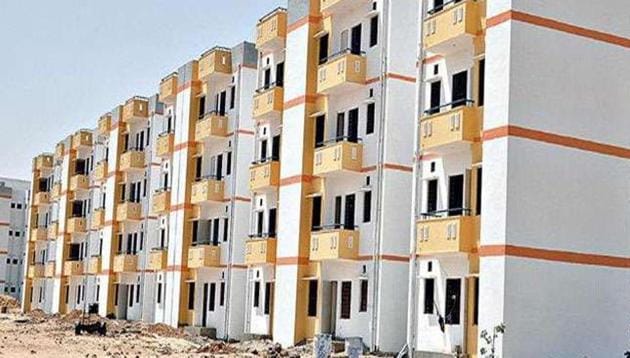 Under the PMAY(U), the housing and urban affairs ministry targets construction of about 1.2 crore houses for the urban poor.(HT File Photo)