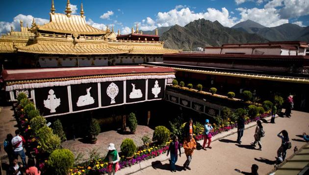 Tourists on the roof of the Jokhang Temple in the regional capital Lhasa, in China's Tibet Autonomous Region.(AFP)