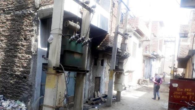 While passing by the transformer, which is at a height of seven to eight feet from the ground, the band’s vehicle came in contact with a cable and the band members suffered electric shocks. (HT Photo) While passing by the transformer, which is at a height of seven to eight feet from the ground, the band’s vehicle came in contact with a cable and the band members suffered electric shocks. (HT Photo)