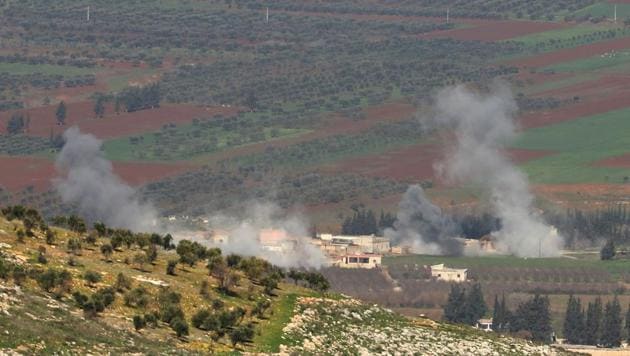 Turkish-backed Syrian rebel fighters fire from the town of Salwah, less than 10 kilometres from the Syria-Turkey border, towards Kurdish forces from the People's Protection Units (YPG) in the Afrin region, on February 19. (AFP Photo) Turkish-backed Syrian rebel fighters fire from the town of Salwah, less than 10 kilometres from the Syria-Turkey border, towards Kurdish forces from the People's Protection Units (YPG) in the Afrin region, on February 19. (AFP Photo)