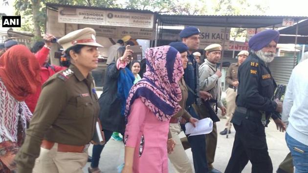 Honeypreet brought to Panchkula district court to appear in connection with Panchkula violence case. (ANI) Honeypreet brought to Panchkula district court to appear in connection with Panchkula violence case. (ANI)
