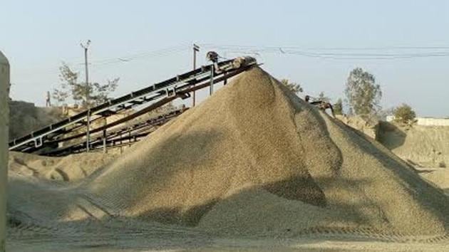 It is not that the stone crushing units are polluting the atmosphere in Haldwani and Lalkuan only, but other districts such as Dehradun, Tehri and Haridwar have also been affected by the stone crushing units. (HT FILE) It is not that the stone crushing units are polluting the atmosphere in Haldwani and Lalkuan only, but other districts such as Dehradun, Tehri and Haridwar have also been affected by the stone crushing units. (HT FILE)