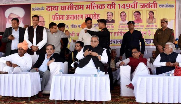 Union steel minister Birender Singh, Haryana minister OP Dhankar and Bihar governor Satyawan Malik at Gathwala Khap function in Sonepat.(HT Photo)