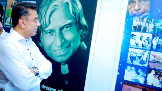 Actor Kamal Haasan on Wednesday called on the relatives of APJ Abdul Kalam at his house in Rameswaram, disregarding the opposition from a section of the political class, as he started his political journey with the blessings of the former president’s brother. (HT Photo) Actor Kamal Haasan on Wednesday called on the relatives of APJ Abdul Kalam at his house in Rameswaram, disregarding the opposition from a section of the political class, as he started his political journey with the blessings of the former president’s brother. (HT Photo)