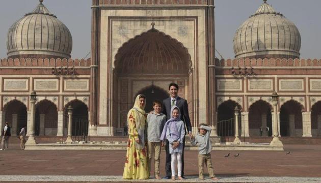 Prime Minister Justin Trudeau with his wife Sophie Gregoire and children Ella-Grace , Xavier and Hadrien at Jama Masjid in Delhi. (Vipin Kumar / HT Photos) Prime Minister Justin Trudeau with his wife Sophie Gregoire and children Ella-Grace , Xavier and Hadrien at Jama Masjid in Delhi. (Vipin Kumar / HT Photos)