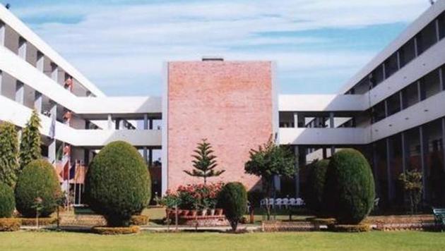 The central legislation mandates it for recognised private schools to reserve 25% seats for students from economically weaker section (EWS). (HT File) The central legislation mandates it for recognised private schools to reserve 25% seats for students from economically weaker section (EWS). (HT File)