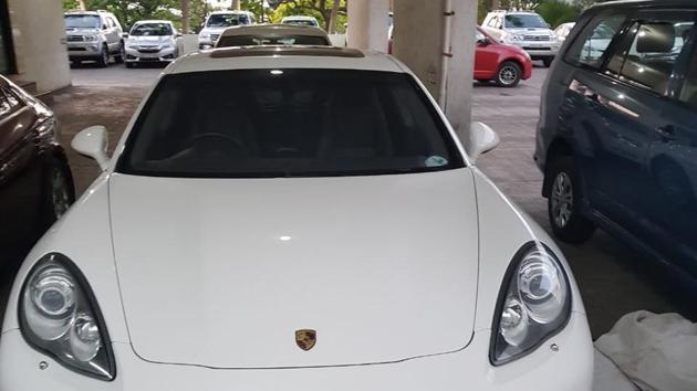 ED seized 9 luxury cars including Rolls Royce Ghost, Porsche Panamera and 2 Mercedes Benz cars. (Photo: ANI/Twitter) ED seized 9 luxury cars including Rolls Royce Ghost, Porsche Panamera and 2 Mercedes Benz cars. (Photo: ANI/Twitter)