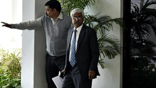 Delhi chief secretary Anshu Prakash after a meeting with L-G Anil Baijal.(Sonu Mehta/HT Photo)