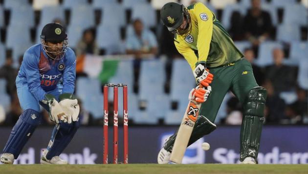 South Africa batsman Heinrich Klaasen plays a shot as India's wicketkeeper MS Dhoni watches during the second T20 match between South Africa and India at Centurion Park in Pretoria, South Africa on Wednesday, February 21, 2018.(AP)