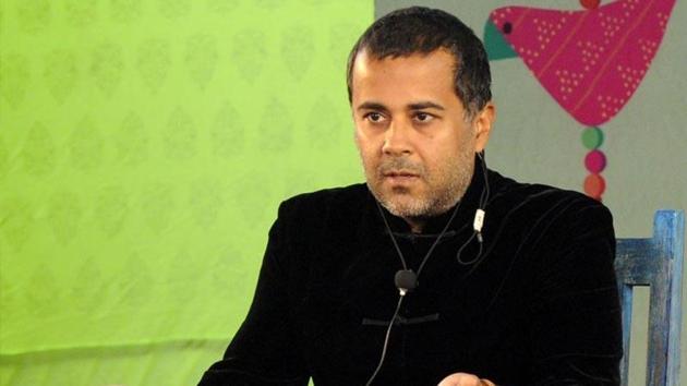 Popular author Chetan Bhagat feels scoring high percentage in board examinations is not enough, students should also know how to market themselves. (HT file)