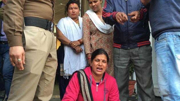 Kumkum, mother of nine-month-old girl stages protest outside BJP headquarters demanding justice for her daughter. (HT Photo) Kumkum, mother of nine-month-old girl stages protest outside BJP headquarters demanding justice for her daughter. (HT Photo)