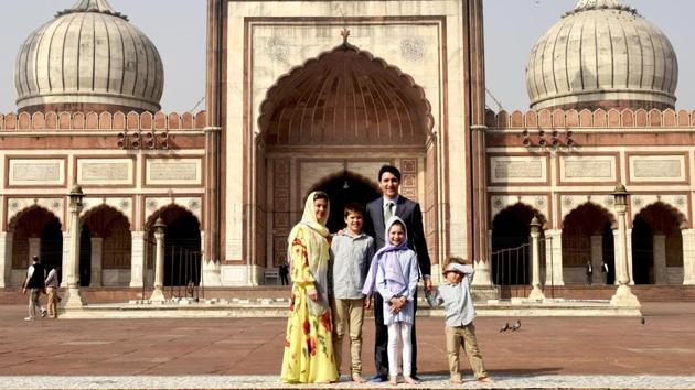 Canadian Prime Minister Justin Trudeau, his wife Sophie Gregoire along with their daughter Ella Grace and sons Hadrien and Xavier pose for a photographs at Jama Masjid. (Vipin Kumar / HT Photo) Canadian Prime Minister Justin Trudeau, his wife Sophie Gregoire along with their daughter Ella Grace and sons Hadrien and Xavier pose for a photographs at Jama Masjid. (Vipin Kumar / HT Photo)