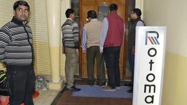 CBI officials at the Rotomac Global Private Limited office at Mall Road in Kanpur on Monday.(PTI Photo)