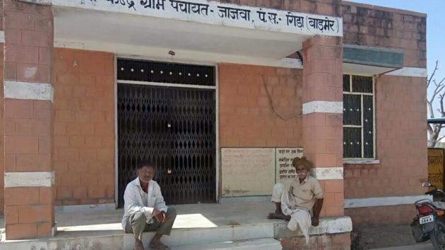 Sangh state president Bhanwar Lal Janu, said 9,891 panchayat offices across the state remained locked. (HT Photo) Sangh state president Bhanwar Lal Janu, said 9,891 panchayat offices across the state remained locked. (HT Photo)
