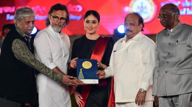Kareena Kapoor Khan and director Rakesh Omprakash Mehra at the inauguration of the 10th Bengaluru International Film Festival 2018 at Vidhanasoudha in Bengaluru on Thursday. (PTI) Kareena Kapoor Khan and director Rakesh Omprakash Mehra at the inauguration of the 10th Bengaluru International Film Festival 2018 at Vidhanasoudha in Bengaluru on Thursday. (PTI)