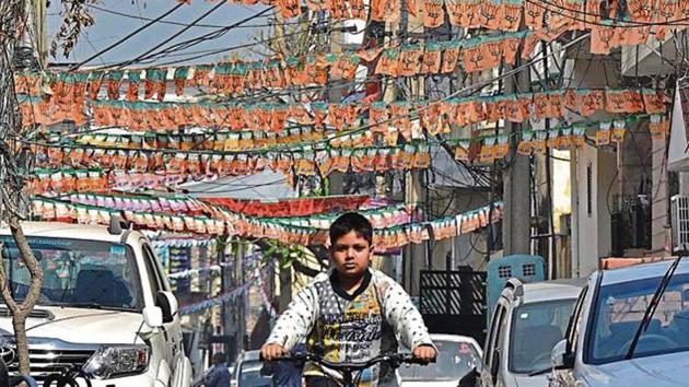 A boy riding a bicycle under the maze of buntings hung by candidates of various parties in Ludhiana on Thursday. (Gurpreet Singh/HT) A boy riding a bicycle under the maze of buntings hung by candidates of various parties in Ludhiana on Thursday. (Gurpreet Singh/HT)