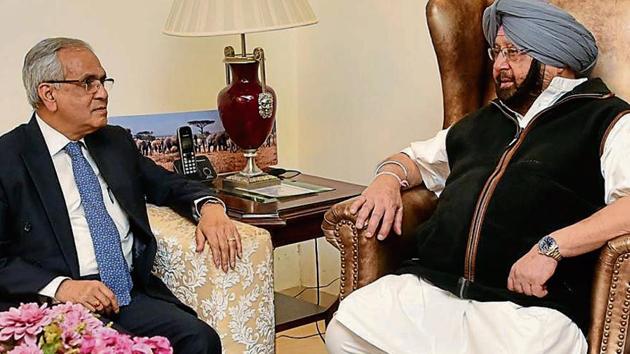 Chief minister Captain Amarinder Singh with Niti Aayog vice-chairman Rajiv Kumar during a meeting in Chandigarh on Thursday. (HT Photo) Chief minister Captain Amarinder Singh with Niti Aayog vice-chairman Rajiv Kumar during a meeting in Chandigarh on Thursday. (HT Photo)