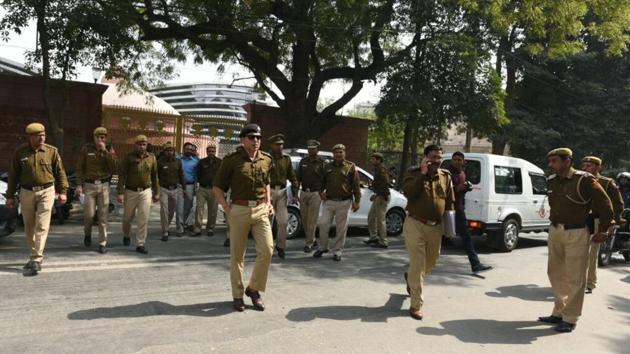 The Delhi Police visited Delhi chief minister Arvind Kejriwal’s residence and seized hard disks containing recordings of 21 CCTV cameras in connection with the alleged assault on chief secretary Anshu Prakash by AAP MLAs on Monday night. “A huge posse of policemen was sent to my residence. The entire CM residence is being searched over allegations of two slaps. “But when will Amit Shah be questioned in connection with Judge Loya’s death?” Kejriwal tweeted. (Sonu Mehta / HT Photo) The Delhi Police visited Delhi chief minister Arvind Kejriwal’s residence and seized hard disks containing recordings of 21 CCTV cameras in connection with the alleged assault on chief secretary Anshu Prakash by AAP MLAs on Monday night. “A huge posse of policemen was sent to my residence. The entire CM residence is being searched over allegations of two slaps. “But when will Amit Shah be questioned in connection with Judge Loya’s death?” Kejriwal tweeted. (Sonu Mehta / HT Photo)