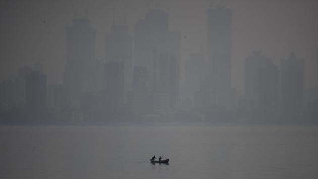 Pollution levels across the city have been high for three days now. Here, a fisherman rows a boat in Bandra. (Satish Bate/HT Photo) Pollution levels across the city have been high for three days now. Here, a fisherman rows a boat in Bandra. (Satish Bate/HT Photo)