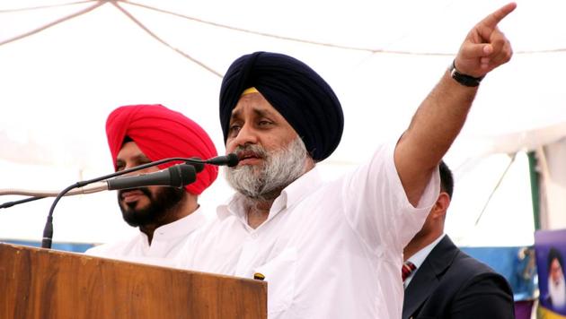 SAD president Sukhbir Singh Badal addressing a gathering during a Pol Khol rally at Jhuneer Village in Sardulgadh on Friday. (SANJEEV KUMAR?HT) SAD president Sukhbir Singh Badal addressing a gathering during a Pol Khol rally at Jhuneer Village in Sardulgadh on Friday. (SANJEEV KUMAR?HT)