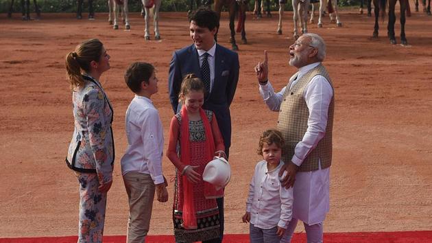 Canadian Prime Minister JustinTrudeau and his family being welcomed by Prime Minister Narendra Modi at the Rashtrapati Bhawan in New Delhi on Friday.(Vipin Kumar / HT Photo)