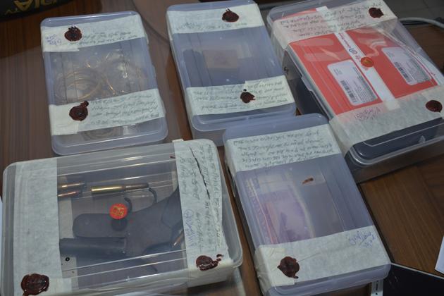 Police have recovered 50% of ₹21 lakh cash and jewellery stolen from the house on the night of December 19, 2017. (Sakib ALi/HT Photo) Police have recovered 50% of ₹21 lakh cash and jewellery stolen from the house on the night of December 19, 2017. (Sakib ALi/HT Photo)