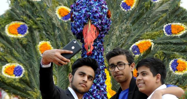 Visitors at the three-day Noida Flower show at Noida Stadium on Friday. (Sunil Ghosh/HT Photo) Visitors at the three-day Noida Flower show at Noida Stadium on Friday. (Sunil Ghosh/HT Photo)