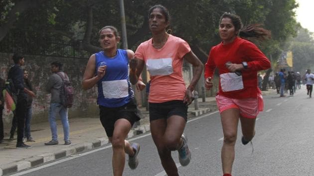 The New Delhi marathon will be last chance for men and women to qualify for the CWG, which starts on April 4. The qualifying time time of 2:12.50 for men and 2:30.14 for women will need the athletes to set their personal bests. (Image for representational purposes) (HT PHoto)