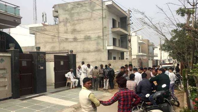 Area residents surrounding the house where a man murdered his family and later killed himself in Sonepat district.(HT photo)