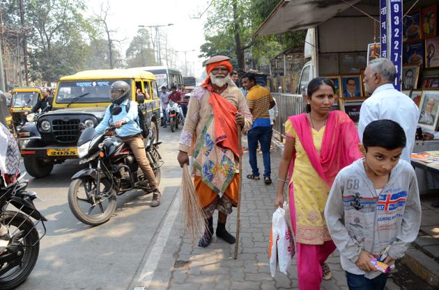 Sagar Todkar sweeps the road in Kalyan. (Rishikesh Choudhary) Sagar Todkar sweeps the road in Kalyan. (Rishikesh Choudhary)