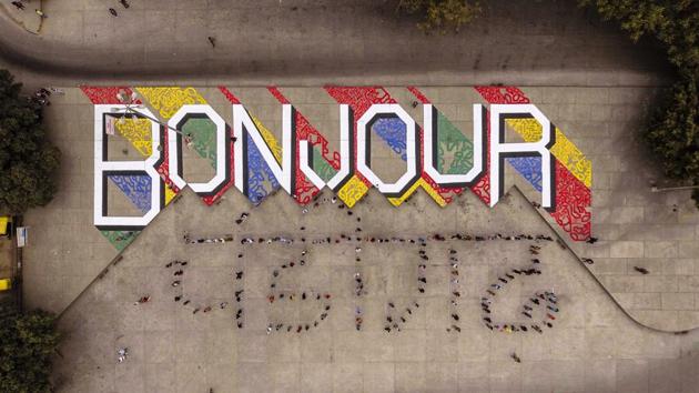 In a photo clicked using a drone, 'bonjour' (or 'good day' in French) as artwork and 'Chandigarh' written in Hindi by a human chain as part of a project of street art at the Sector-17 bus terminus in Chandigarh on Friday.(Photo courtesy Pranav Gohil/Street+art India Foundation)