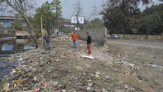 After the resident moved the NGT against the illegal dumping (below) in Sector 3, the activity has temporarily stopped.(Sakib Ali/HT Photo) After the resident moved the NGT against the illegal dumping (below) in Sector 3, the activity has temporarily stopped.(Sakib Ali/HT Photo)