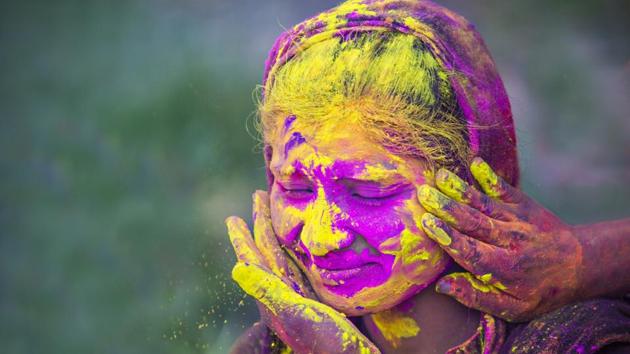 Add colours to your gifting options on the festival of colours by getting a green plant, a gold coin or orange sweets like gujiya. (Getty Images) Add colours to your gifting options on the festival of colours by getting a green plant, a gold coin or orange sweets like gujiya. (Getty Images)