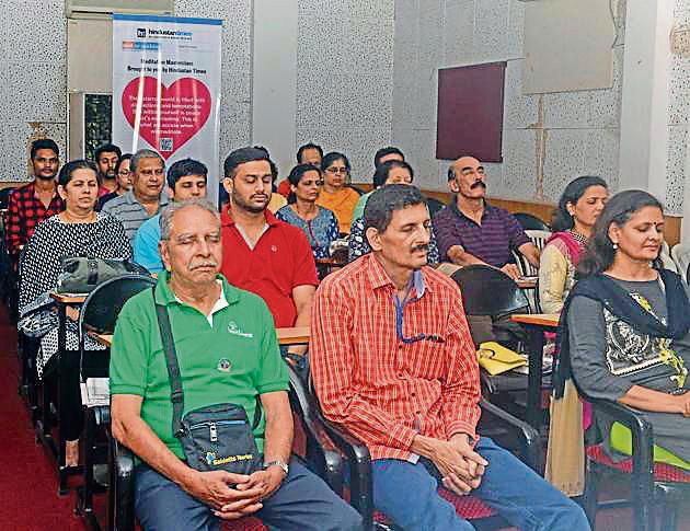 Participants during HT Meditation Masterclass at Brihan Maharashtra College of Commerce, Pune.(PRATHAM GOKHALE/HT PHOTO)