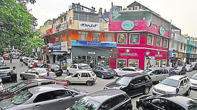 The Delhi Development Authority has proposed to increase the total usable area of buildings, called the floor area ratio, in local shopping complexes provided no pub or bar operates from the commercial spaces.(HT File Photo)