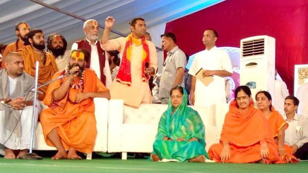 Chief minister Vasundhara Raje takes part in Sadguru birth anniversary programme in Bharatpur on Saturday. (HT Photo) Chief minister Vasundhara Raje takes part in Sadguru birth anniversary programme in Bharatpur on Saturday. (HT Photo)