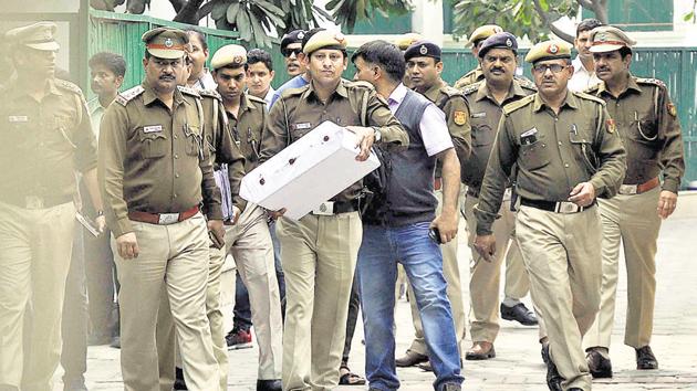 New Delhi, India- Feb 23, 2018: Delhi Police holds a box after visiting chief minister Arvind Kejriwal's house to probe the alleged assault of chief secretary Anshu Prakas at CM Residence Civil Lines in New Delhi, India on Friday, February 23, 2018. ( Photo by Sonu Mehta/Hindustan Times)(Sonu Mehta/HT PHOTO) New Delhi, India- Feb 23, 2018: Delhi Police holds a box after visiting chief minister Arvind Kejriwal's house to probe the alleged assault of chief secretary Anshu Prakas at CM Residence Civil Lines in New Delhi, India on Friday, February 23, 2018. ( Photo by Sonu Mehta/Hindustan Times)(Sonu Mehta/HT PHOTO)