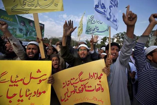 Pakistani students of Islamic seminaries chant slogans during a rally in support of blasphemy laws in Islamabad.(AP/File Photo)