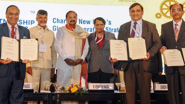 Vice President M Venkaiah Naidu, Andhra Pradesh chief minister N Chandrababu Naidu, Union commerce minister Suresh Prabhu and others at the CII Partnership Summit 2018, in Vishakhapatnam, on Saturday.(PTI Photo)