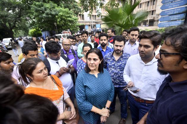 Family and friends of Shashwat Pande, a DNB Radiology intern murdered at St Stephen’s Hospital in north Delhi in August 2017. (HT File Photo) Family and friends of Shashwat Pande, a DNB Radiology intern murdered at St Stephen’s Hospital in north Delhi in August 2017. (HT File Photo)