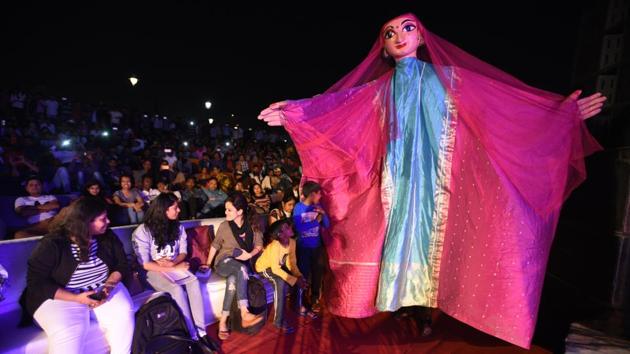 A puppet artist performs during the Youth Festival organized by Delhi Government at Central Park, Rajiv Chowk, New Delhi.Since its inception in 2001, the Ishara International Puppet Theatre Festival has received tremendous acclaim and support from puppeteers and artists across the globe. (Sonu Mehta / HT Photo) A puppet artist performs during the Youth Festival organized by Delhi Government at Central Park, Rajiv Chowk, New Delhi.Since its inception in 2001, the Ishara International Puppet Theatre Festival has received tremendous acclaim and support from puppeteers and artists across the globe. (Sonu Mehta / HT Photo)