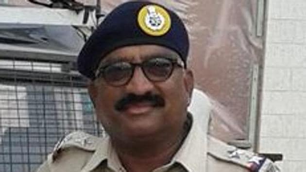 Sub-inspector Vijay Motling. (HT) Sub-inspector Vijay Motling. (HT)