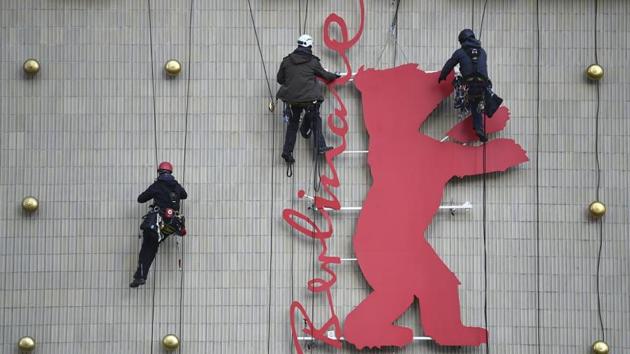Employees install the Berlin Film Festival logo at a cinema in Berlin.(Photo: AP)
