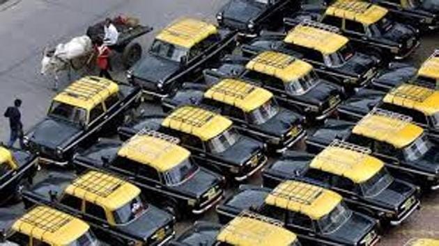 Mumbai has more than 56,000 cabs, including blue-silver air conditioned cool cabs.(HT FILE)