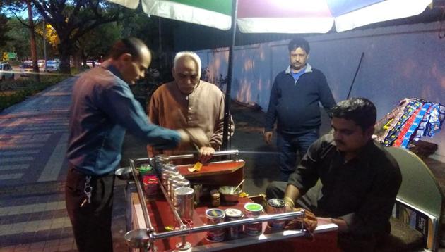 Located right outside The Claridges hotel on Tees January Marg and operating from a counter under a large colourful umbrella, the shop is popular among its patrons as ‘Panditji Paan Ki Dukaan’. Located right outside The Claridges hotel on Tees January Marg and operating from a counter under a large colourful umbrella, the shop is popular among its patrons as ‘Panditji Paan Ki Dukaan’.