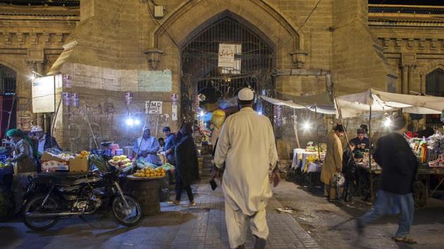 Customers buy fruit and vegetables at a market in Karachi, Pakistan, in 2017. The nation’s economy is growing at 5.3% with import demand fuelled by China’s financing of power plants and road projects valued at more than $50 billion as part of Beijing’s flagship Belt and Road trade route.(Asim Hafeez/ Bloomberg)
