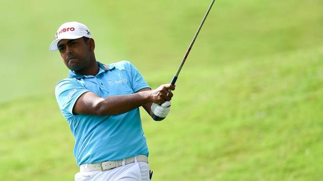 Anirban Lahiri of India hits the ball on the 10th fairway during the first round of the 2017 CIMB Classic golf tournament in Kuala Lumpur on October 12, 2017. / AFP PHOTO / Mohd RASFAN (AFP) Anirban Lahiri of India hits the ball on the 10th fairway during the first round of the 2017 CIMB Classic golf tournament in Kuala Lumpur on October 12, 2017. / AFP PHOTO / Mohd RASFAN (AFP)