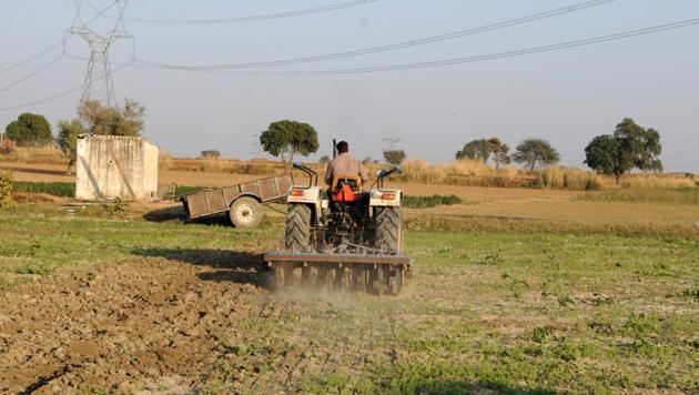 An efficient option to encourage the use of such technology is through service providers who rent out various equipment to farmers. They can act as information hubs for farmers and can be strong influencers(Parveen Kumar/Hindustan Times) An efficient option to encourage the use of such technology is through service providers who rent out various equipment to farmers. They can act as information hubs for farmers and can be strong influencers(Parveen Kumar/Hindustan Times)