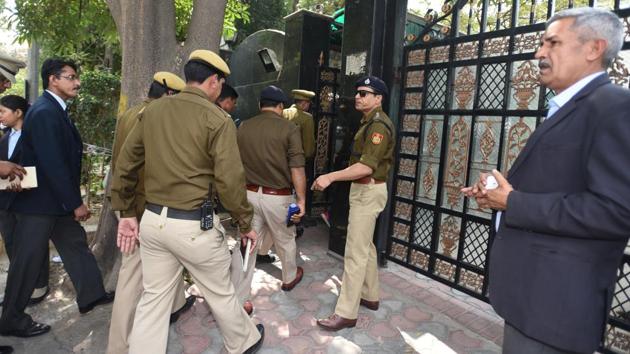 Additional DCP Harendra K Singh leads a team of the Delhi Police during a visit last week to chief minister Arvind Kejriwal’s residence in connection with the alleged assault on chief secretary Anshu Prakash. (Sonu Mehta/HT Photo) Additional DCP Harendra K Singh leads a team of the Delhi Police during a visit last week to chief minister Arvind Kejriwal’s residence in connection with the alleged assault on chief secretary Anshu Prakash. (Sonu Mehta/HT Photo)